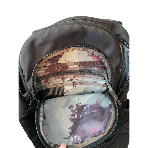 The North Face Vault Black Backpack - Picture 3 of 4